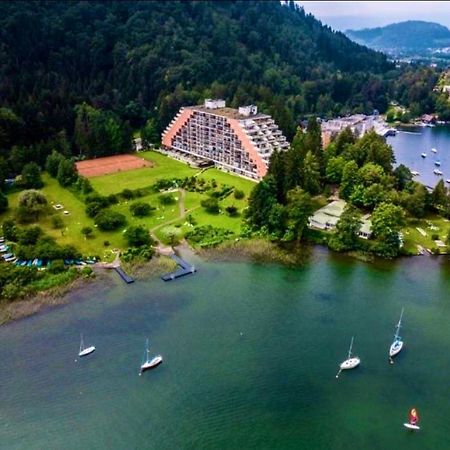 Apartment Am Ossiachersee Mit Eigenem Seezugang Landskron Exteriör bild